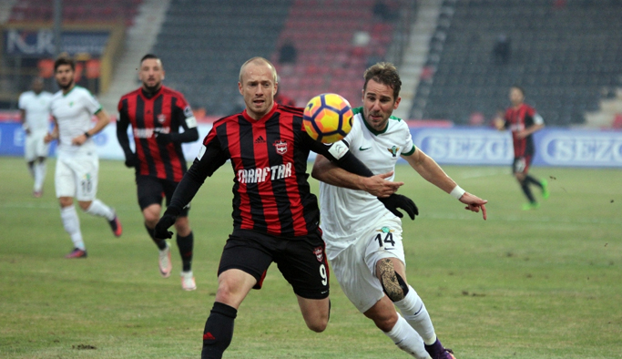 Akhisar deplasmanda güldü