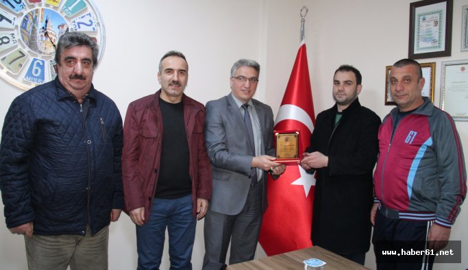 Of Medya Derneği’nde bayrak teslimi