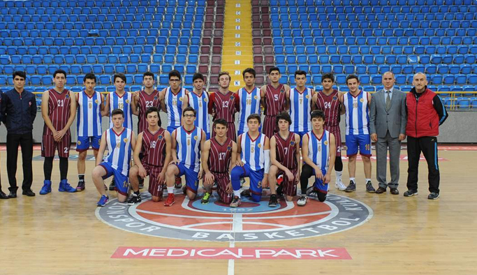 Trabzon'da gençler Basketbolda yarışıyor