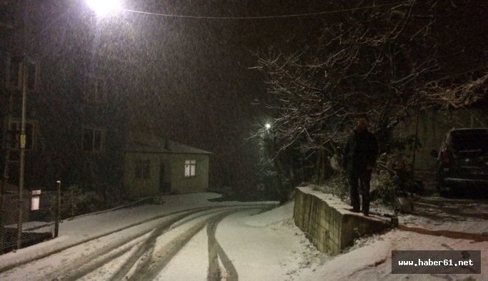 Trabzon'a beklenen kar geldi