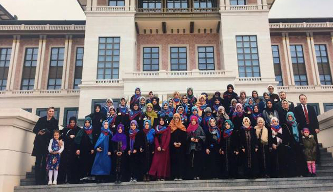 Trabzonlu Hafız kızlar Külliye'ye çıktı