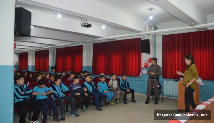 Jandarmadan kadın ve çocuklara seminer