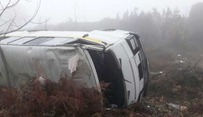 Okul servisi uçuruma yuvarlandı: 11 Yaralı