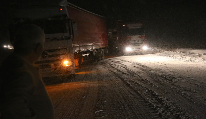 Kop Dağı ve Vauk geçidinde kar esareti!