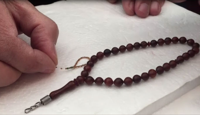 Allah'ın 99 ismini "incir çekirdeği"ne sığdırdı