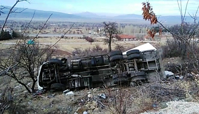 Şişe toplayan adam kamyonun altında can verdi