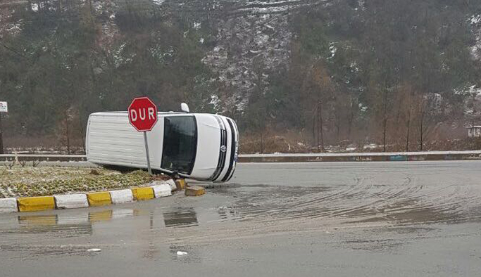 Trabzon'da yağış kaza getirdi!