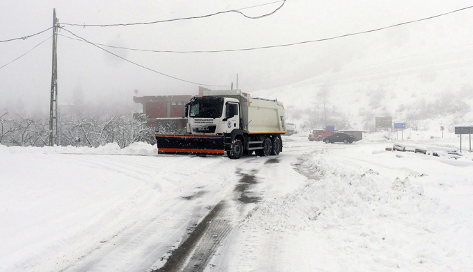 Trabzon’da Kar Ulaşımı Etkiledi: 85 Mahalle Yolu Kapalı