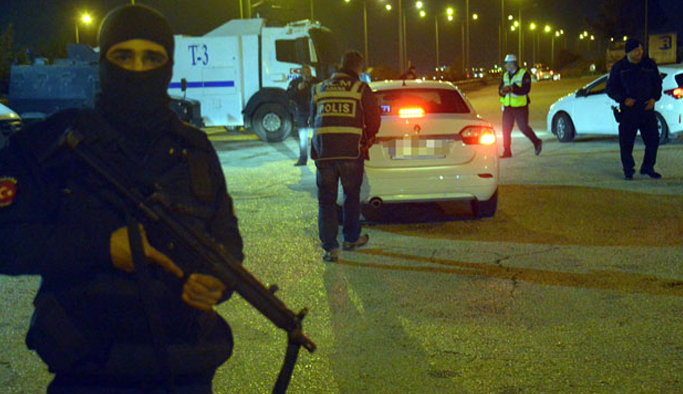 Bomba yüklü Trabzon plakalı araç aranıyor