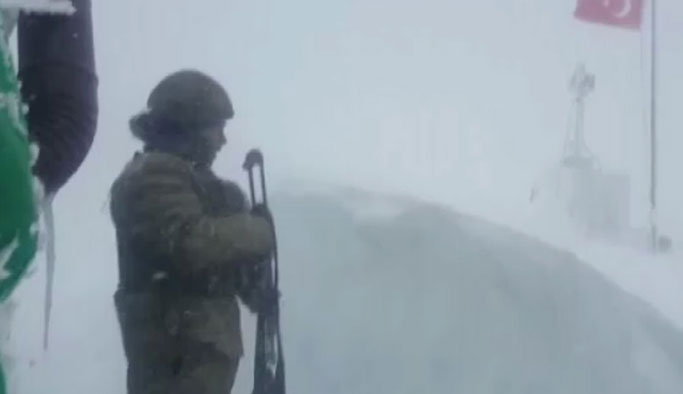 Mehmetçik kar kış dinlemiyor