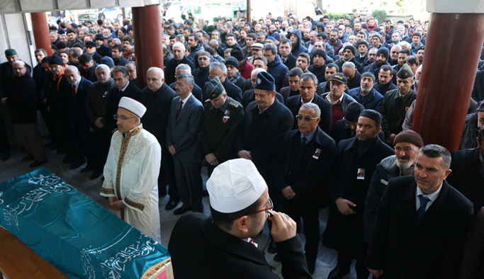 Cenaze namazını Rektör kıldırdı