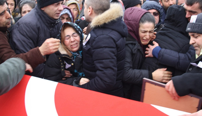 Şehit Oktay Durak'ın cenazesinde yürekler yandı! "Ben sana gelinlikle gelecektim..."