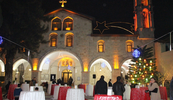 Dünyanın ilk katolik kilisesinde Noel kutlandı