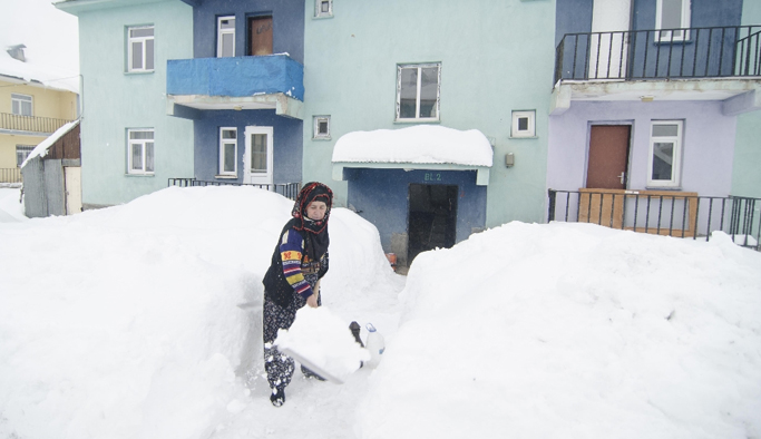Kar kalınlığı 2 metreye ulaştı