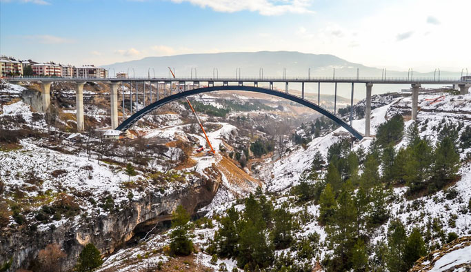 Kanyon köprüde sonra doğru