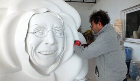 Atatürk'ün annesi Zübeyde hanımın evlat acısını heykele yansıttı