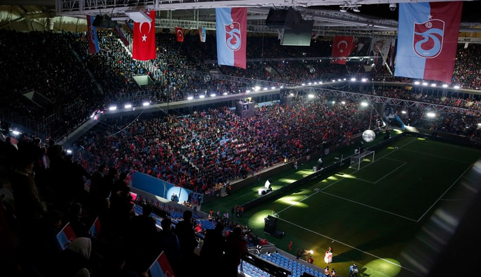 Akyazı'nın açılışında kaç kişi vardı?