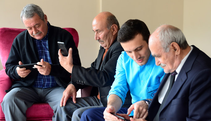 Huzurevinde tabletle buluştular