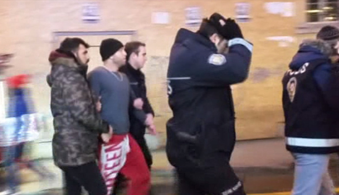 Survivor Taner yine ortalığı birbirine kattı