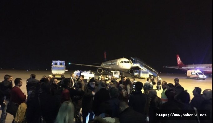 Trabzon uçağında gerginlik! Yolcular sinir krizi geçirdi