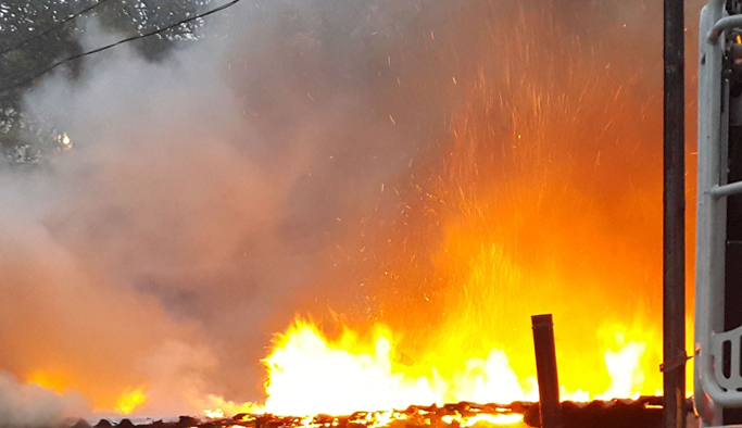 Ev yangını: 2 kardeş hayatını kaybetti