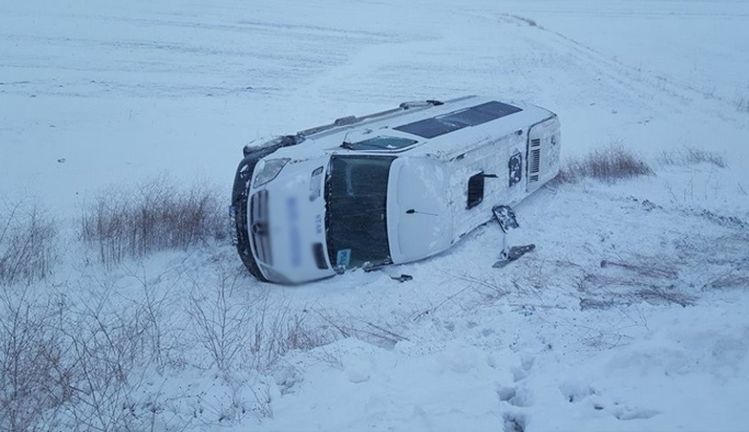İşçi servisi takla attı: 10 yaralı