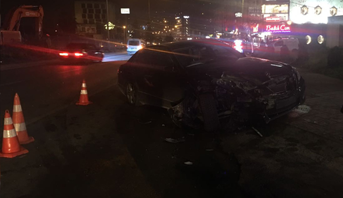 Yomra Kaşüstü kavşağında iki araç çarpıştı: 3 yaralı