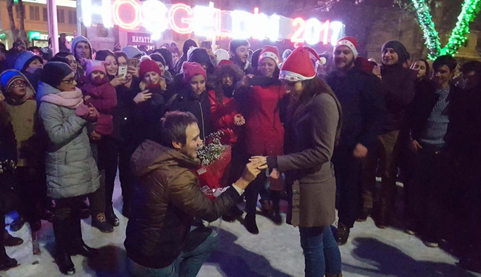 2017’ye evlilik teklifiyle girdi