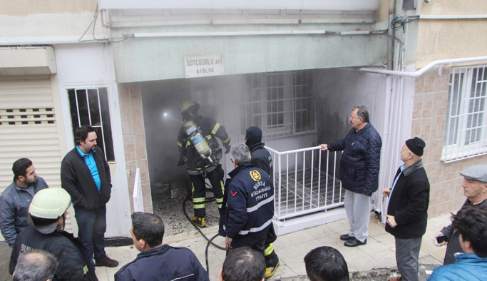 Yangında 3 genç hastanelik oldu