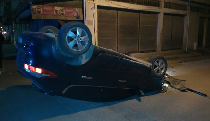 Araç takla attı sürücü kaçtı