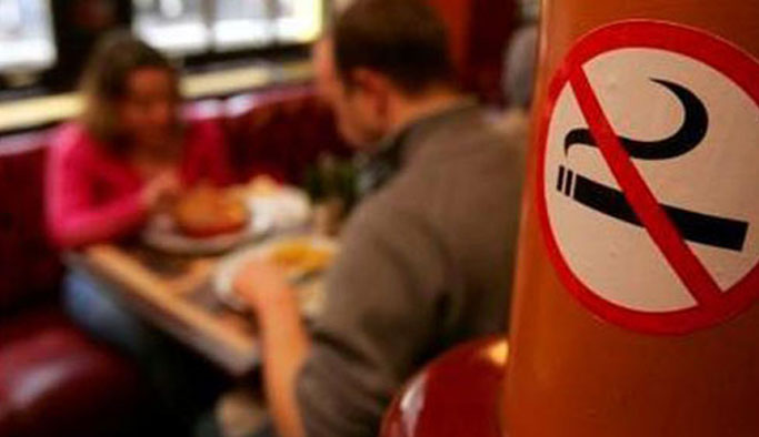 Sigara yasağı büyüdü! Restoranların bir kısmı açık bölümlerinde sigara içmek yasaklandı