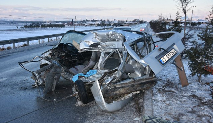 Otomobil ile kamyon çarpıştı: 1 ölü