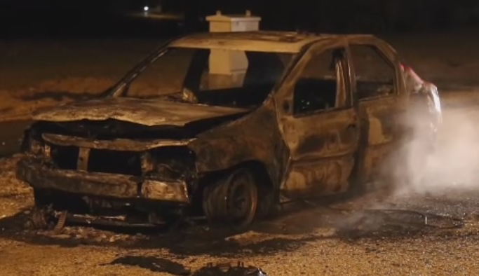 Taksiciyi darbedip aracını yaktılar