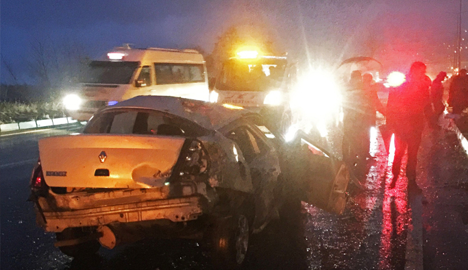 Otomobil direğe çarptı: 1 Ölü!