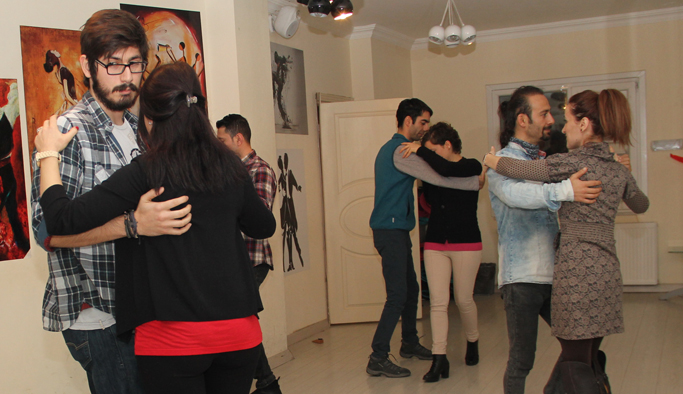 Trabzon'da "Sigarayı bırak, dansa gel" kampanyası