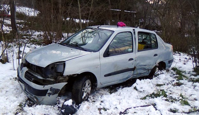 Otomobil Tarlaya uçtu: 5 Yaralı!