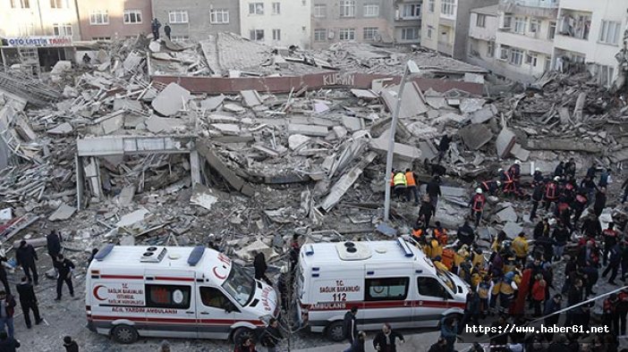 6 kaylı bina çöktü: Ölü var!