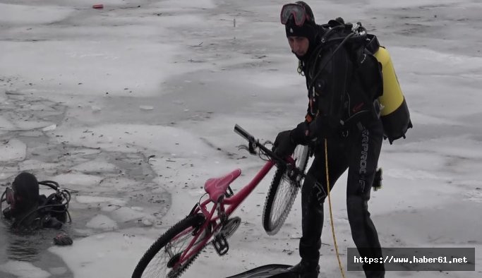 Donmuş çaydan bisikletle geçen çocuklar buz kırılınca suya düşerek öldü