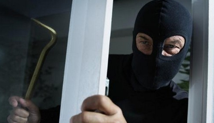 Gerçek sandığı maket telefonları çaldı