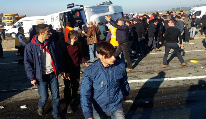 Trabzon yolunda kaza: 1 ölü 20 yaralı