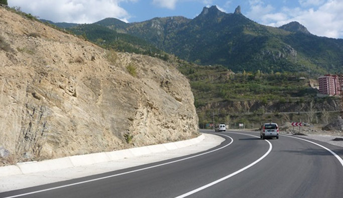 Karayolları Doğu Karadeniz'deki o yol için uyardı!