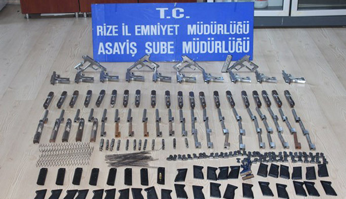 Rize'de şüpheli araçtan cephane çıktı