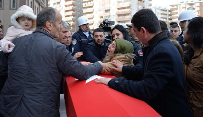 Trabzonlu şehit Miraç Kadir Özcan'ın eşi yürekleri yaktı!