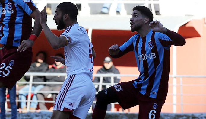 Forvet olmayınca iş ona kaldı!