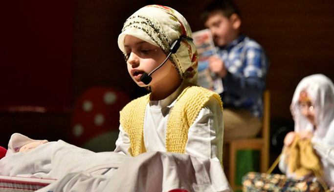 Minikler masal anlattı, büyükler dinledi