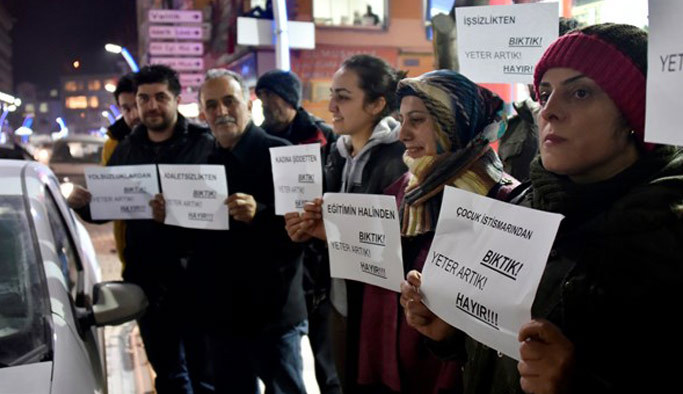 CHP’den Gümüşhane’de ‘Sessiz ayakta duruyorum’ eylemi