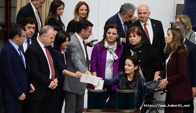 Anayasa değişiklik teklifinin ikinci tur görüşmelerinde oylamalar devam ediyor