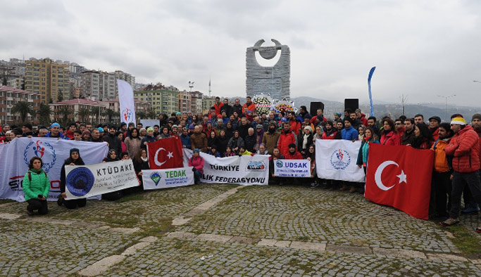 Trabzon'da 10 dağcı anıldı