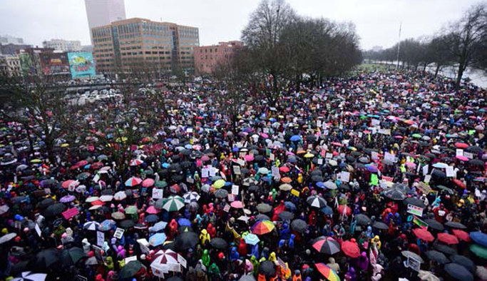 250 bin kadından Trump protestosu