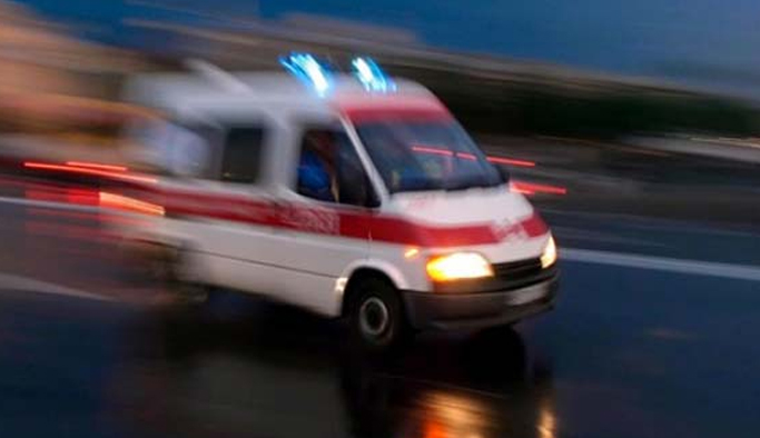 Yol kenarında oturanlara ateş açıldı: 2 yaralı